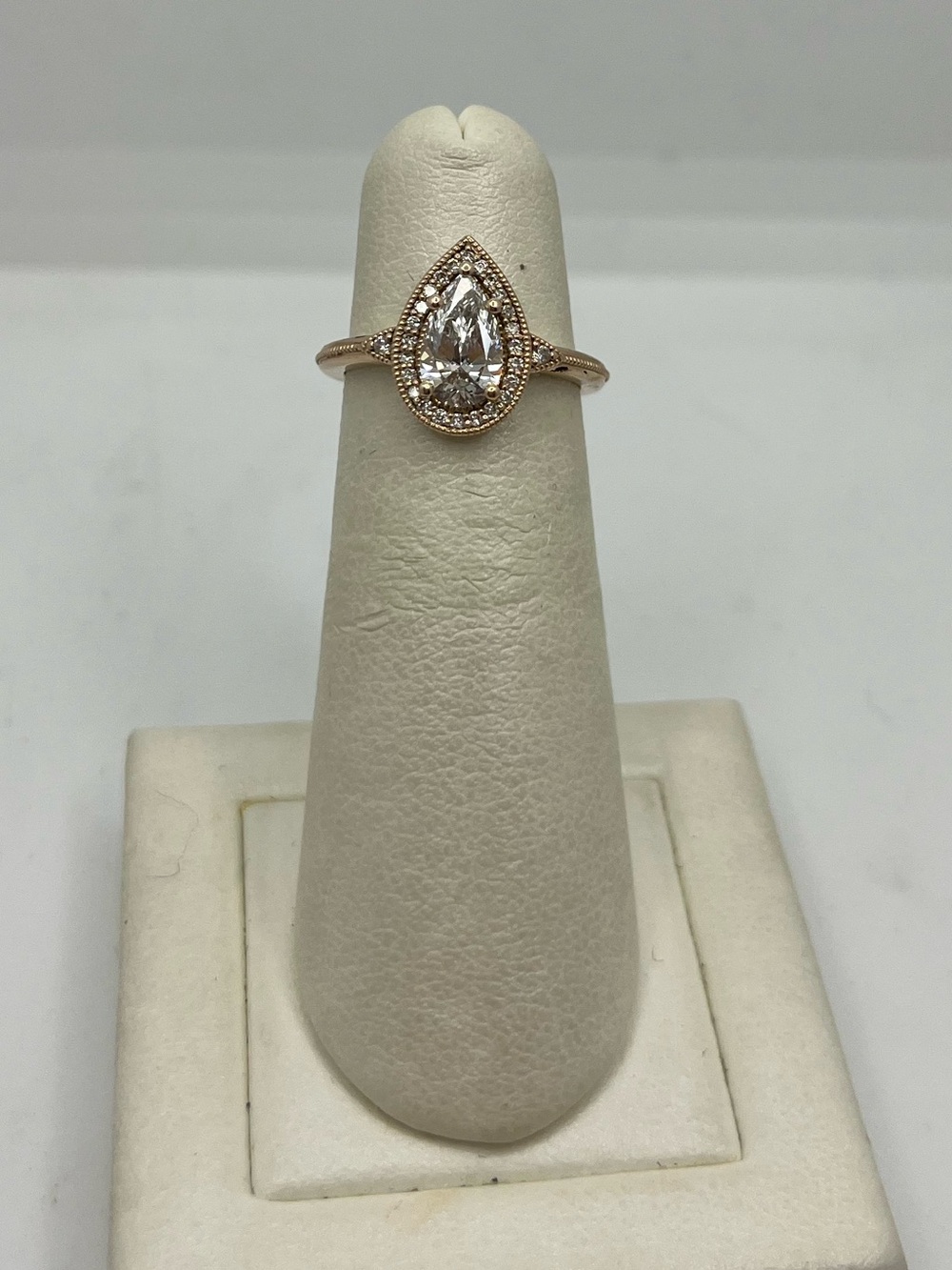 Classique Rose Gold Diamond Ring Elegant Jewelry
